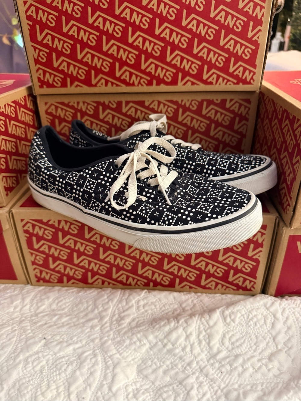 NEARLY NEW Vans Black & White Pattern Printed Authentic Sneakers Men 8/Women 9.5